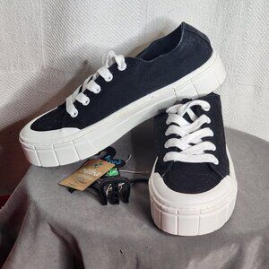 Mad Love Target Black White Cloth Rubber Sole 50% Recycled Fran Sneaker Size 10